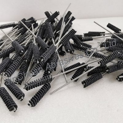 Szczotki do precyzyjnego polerowania otworów i obróbki otworów wewnętrznych zainstalowane na narzędziach frezarek CNC