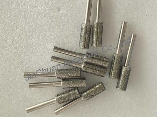 Diamentowe szczyty z szczelinami